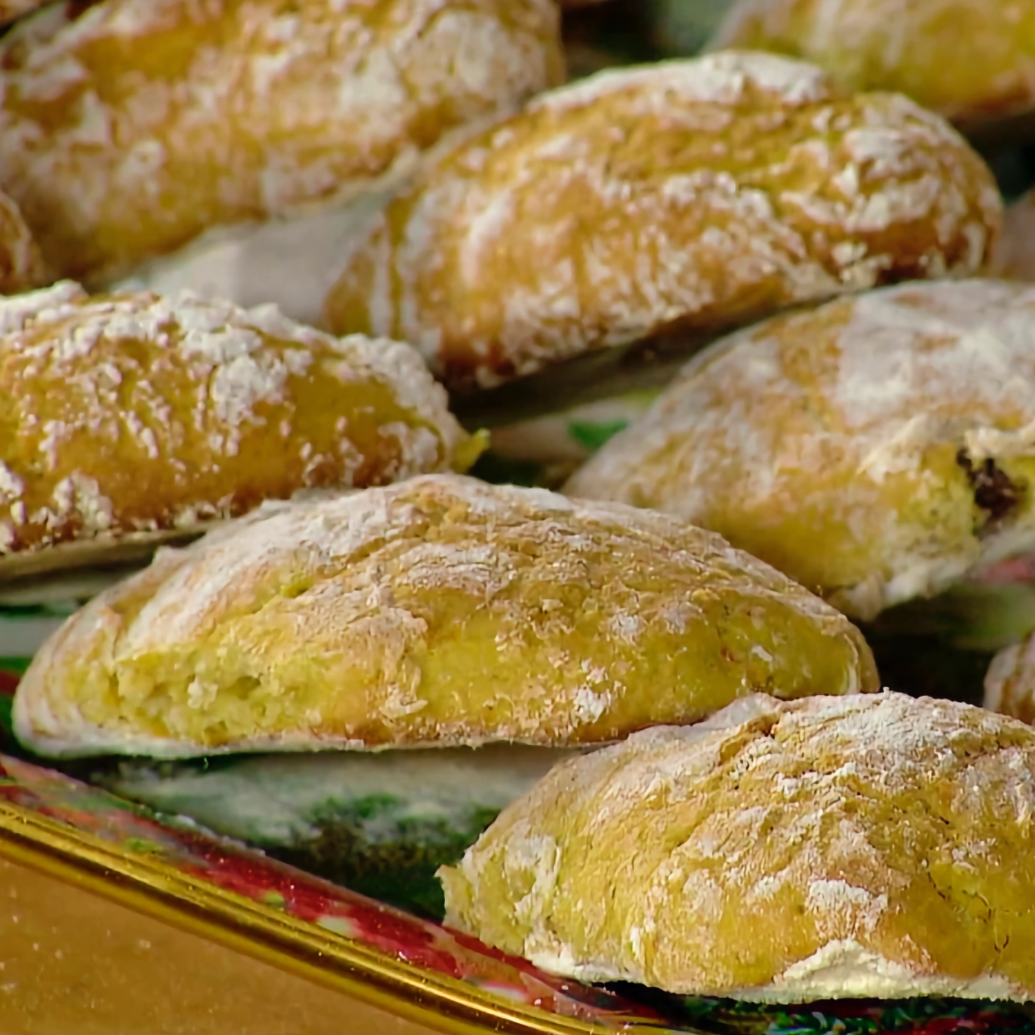 Não há quem resista a estas broas tão típicas da época natalícia. Um receita de Broas de Natal fácil e simples. Não há quem resista a estas broas tão típicas da época natalícia. Um receita de Broas de Natal fácil e simples.